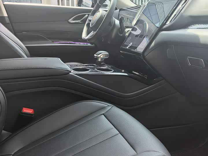 Hongqi HS3 PHEV 2024 115km — фото 6