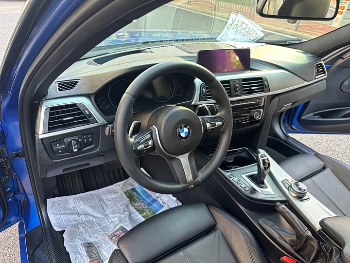 BMW 3-Series 2018 320i M — фото 11