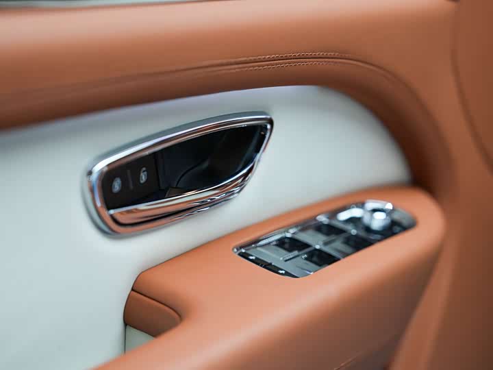 Bentley Bentayga — фото 24