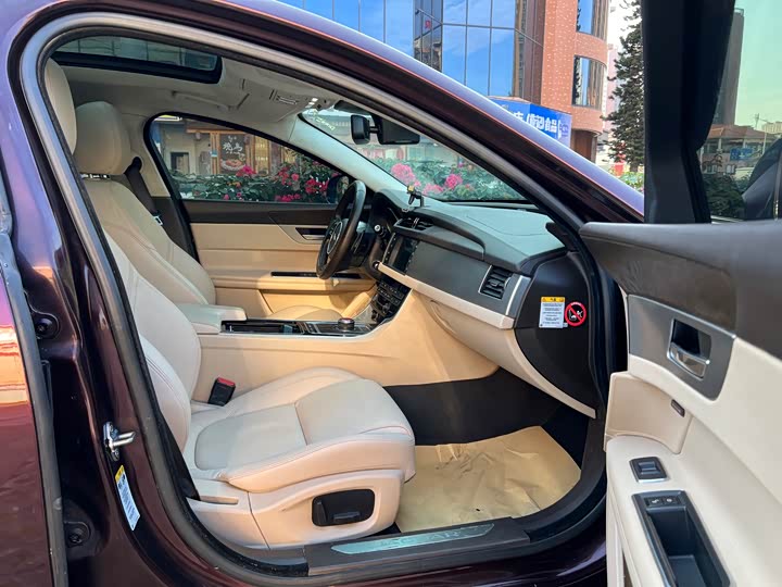Jaguar XFL 2017 XFL 2.0 T 240 PS — фото 14