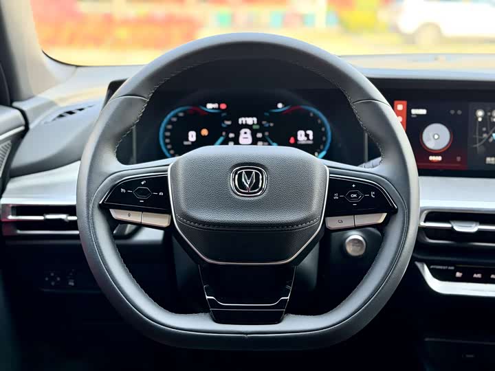 Changan CS35 PLUS 2023 1.4 T DCTLuxury — фото 11