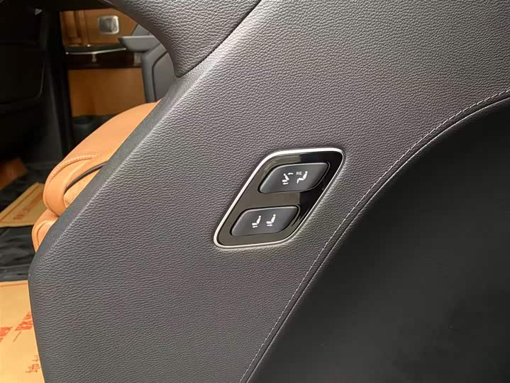 Hongqi HQ9 PHEV 2024 2.0 T 4 WD — фото 36