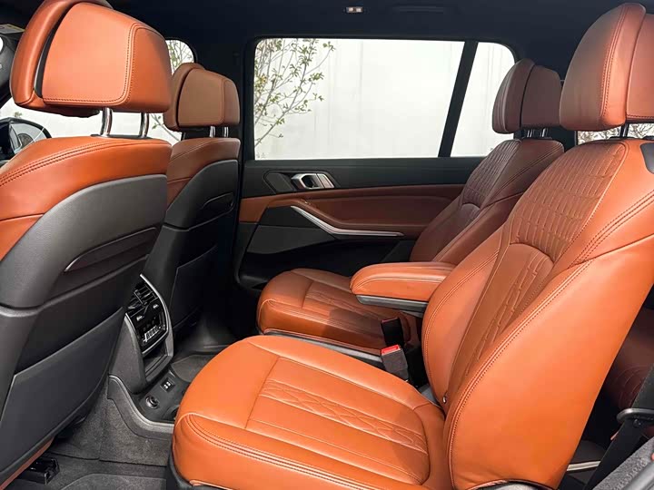 BMW X7 2021 x Drive 40i M — фото 10