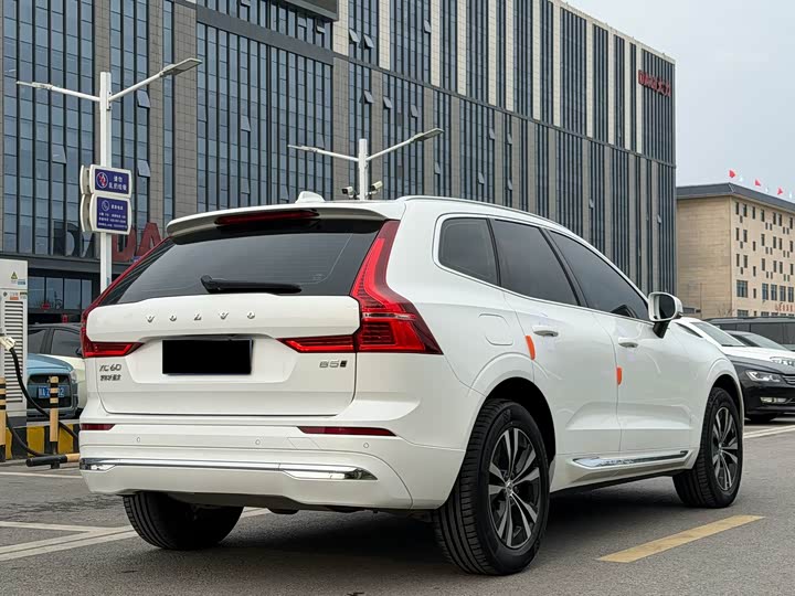 Volvo XC60 2023 B 5 4 WD — фото 4