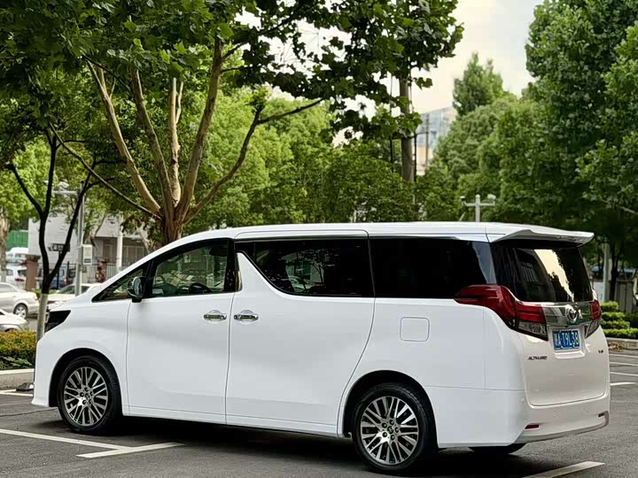 Toyota Alphard — фото 7