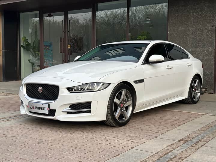 Jaguar XE 2015 2.0 T 200 PS R-Sport — фото 4