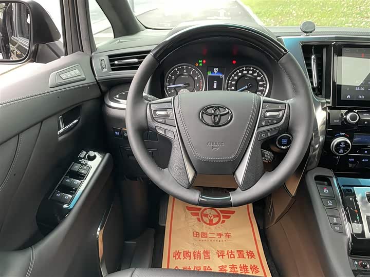Toyota Alphard — фото 20