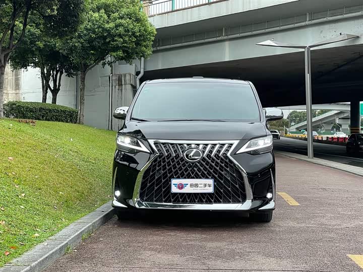 Toyota Alphard — фото 2