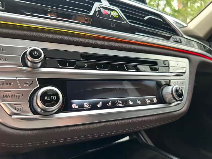 BMW 7 Series 740Li продвинутая — фото 14