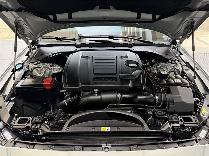 Jaguar XFL 2025 2.0 T P 250 2 WD — фото 8