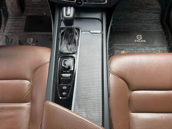 Volvo XC60 2020 T 5 4 WD — фото 9