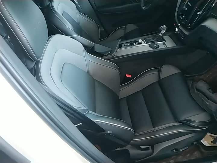Volvo XC60 2020 T 5 4 WD — фото 25
