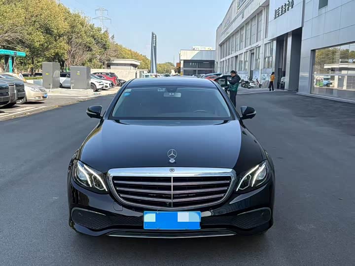 Mercedes-Benz E-Class 2017 E 300 L Luxury — фото 2