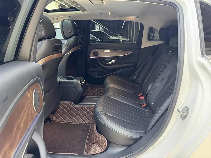 Mercedes-Benz E-Class 2018 E 200 L — фото 11