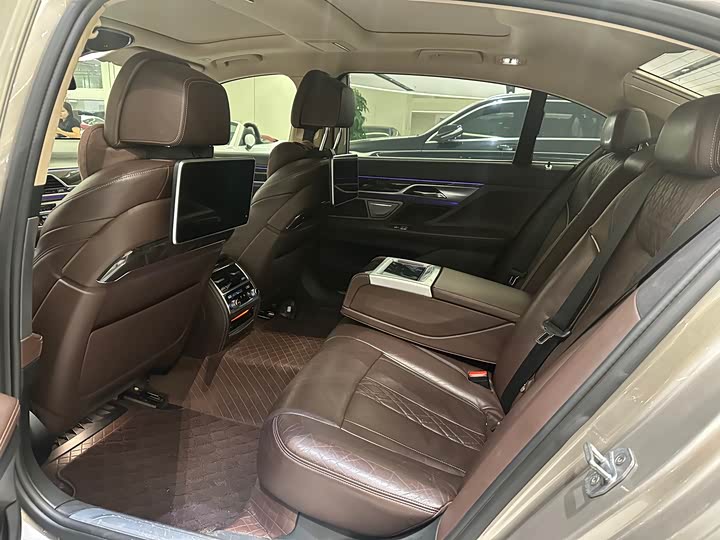 BMW 7 Series 740Li продвинутая — фото 7