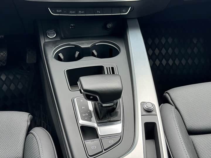 Audi A4L 40 TFSI стиль-динамик — фото 7
