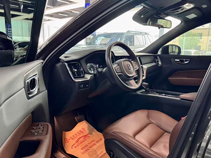 Volvo XC60 2021 T 5 4 WD — фото 4
