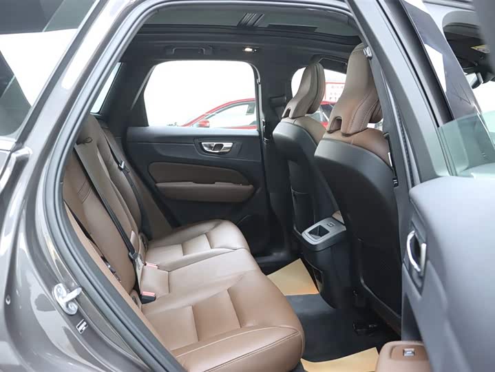 Volvo XC60 2025 B 5 4 WD — фото 17