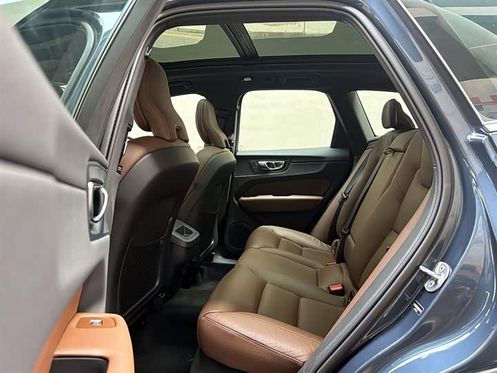 Volvo XC60 2025 B 5 4 WD — фото 10