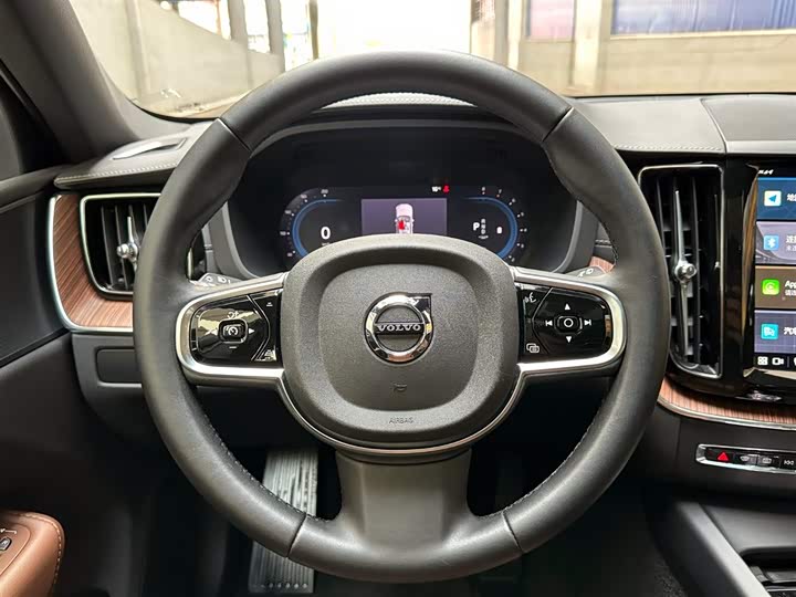 Volvo XC60 2025 B 5 4 WD — фото 12