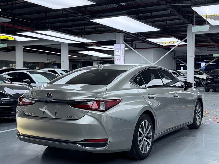 Lexus ES 2018 200 V — фото 19
