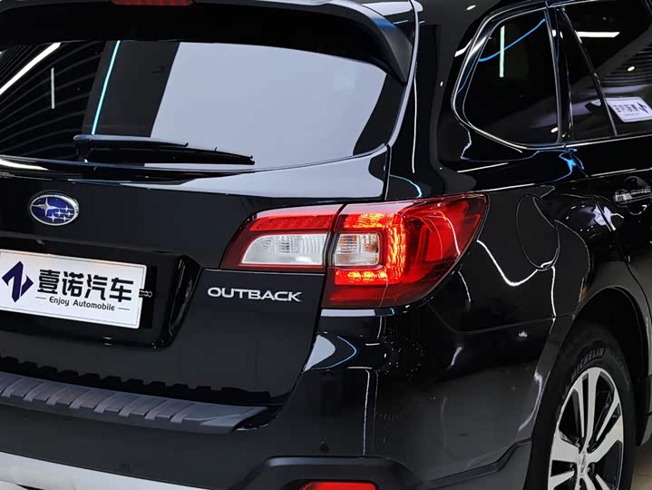 Subaru Outback — фото 16