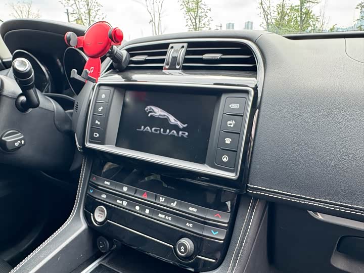 Jaguar F-PACE 2016 3.0 SC 4 WDR-Sport — фото 19