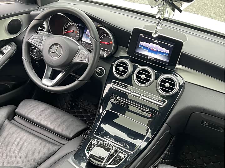Mercedes-Benz GLC 200 4MATIC — фото 9