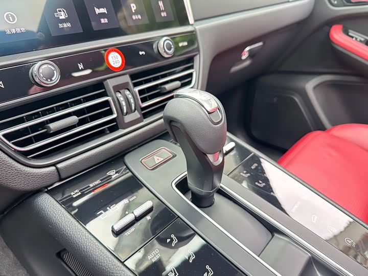 Porsche Macan 2023 Macan 2.0 T — фото 17