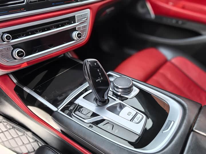 BMW 7-Series 2018 740 Li x Drive M — фото 10