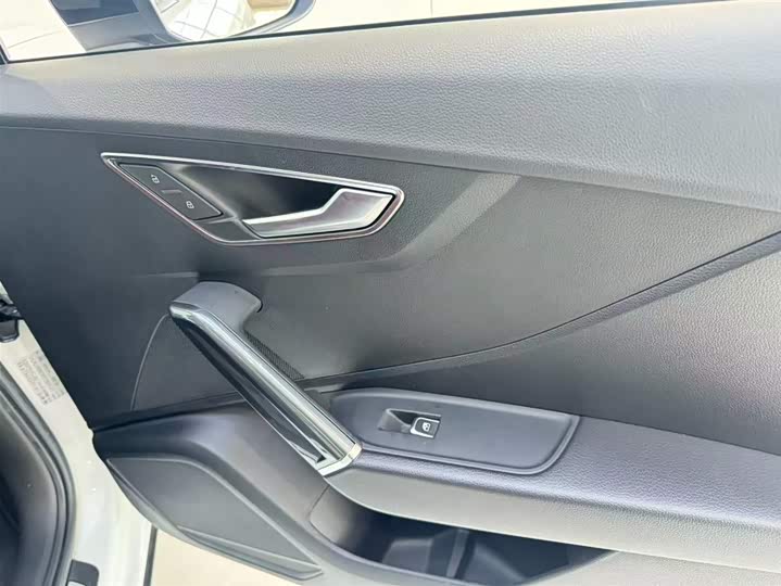 Audi Q2L 2021 35 TFSI — фото 11