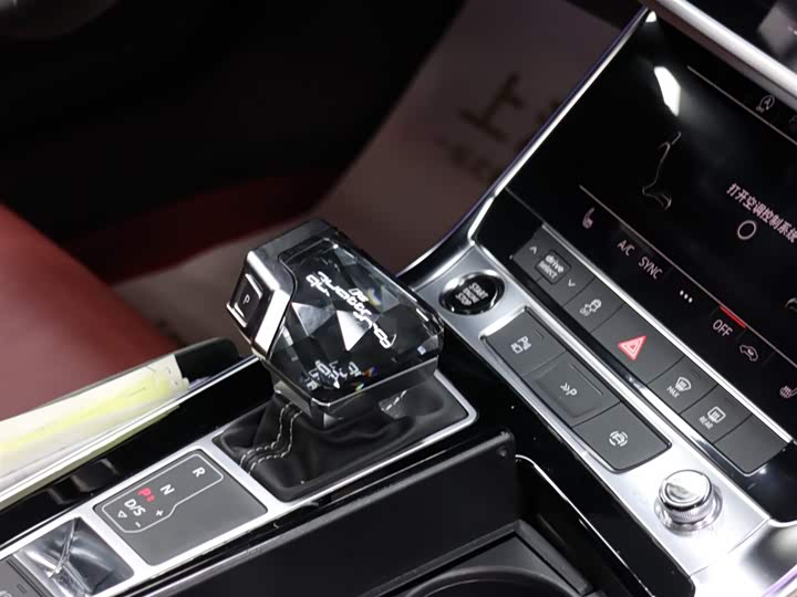 Audi A7L 2023 45 TFSI quattro S-line — фото 17