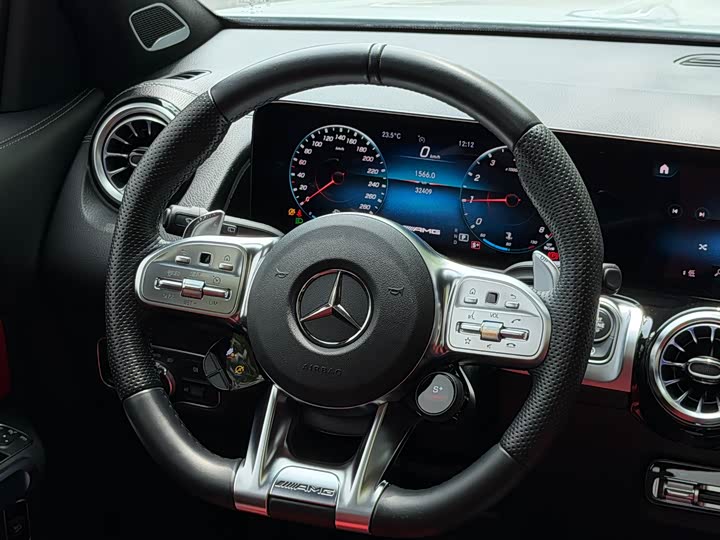 Mercedes-Benz GLB 2023 AMG GLB 35 4 MATIC — фото 8