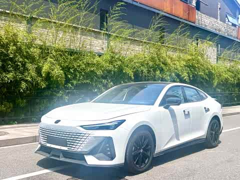 Changan UNI-V 2022 1.5 T Premium — фото 16