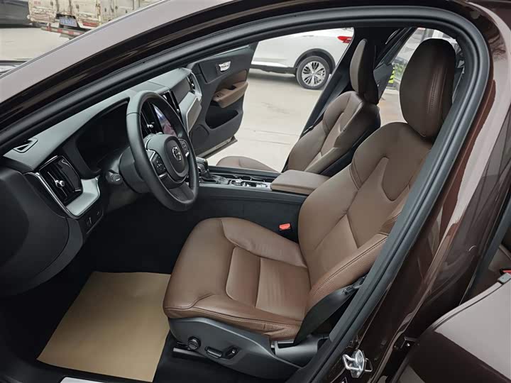 Volvo XC60 2021 T 5 4 WD — фото 7