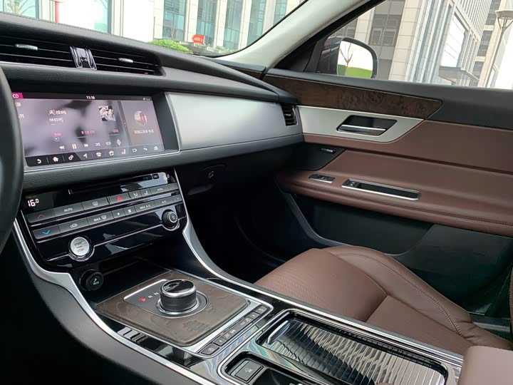 Jaguar XFL 2018 XFL 2.0 T 250 PS — фото 20