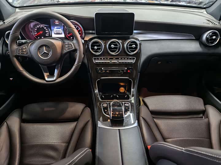 Mercedes-Benz GLC 2018 GLC 260 4 MATIC Luxury — фото 6