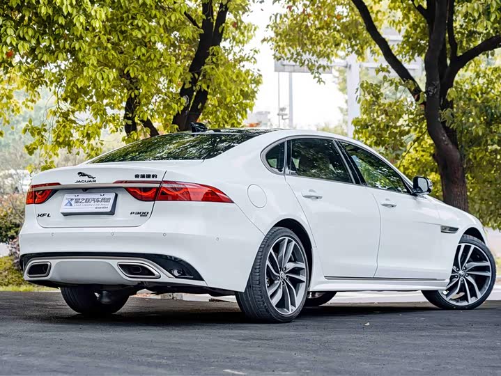 Jaguar XFL 2024 2.0 T P 300 4 WD — фото 6