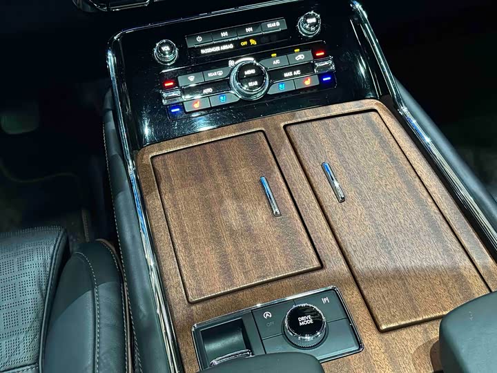 Lincoln Navigator — фото 18