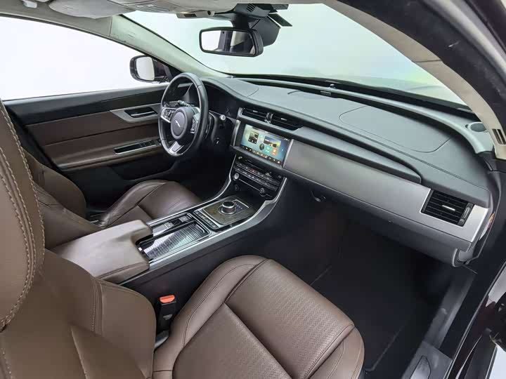 Jaguar XFL 2018 XFL 2.0 T 250 PS — фото 6