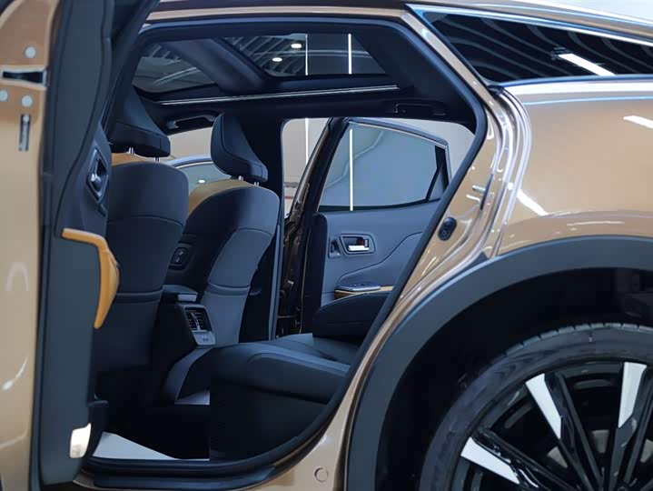 Toyota Sport 2023 2.4 T Sport Cross HEV 4 WD — фото 30