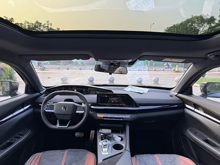 Changan UNI-V 2024 1.5 T Sport — фото 4