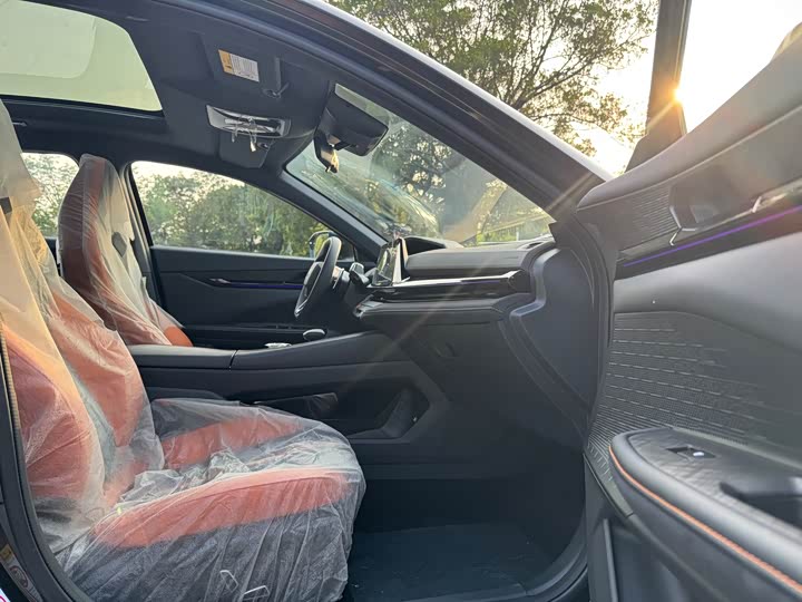 Changan UNI-V 2024 1.5 T Sport — фото 8