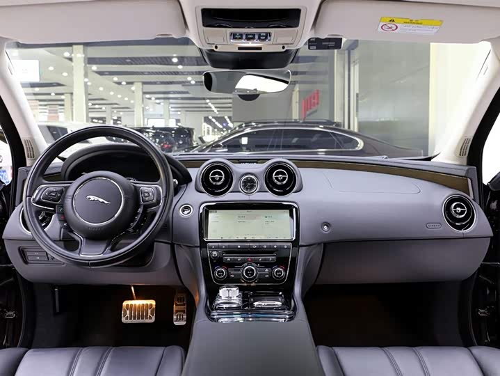 Jaguar XJ 2018 XJL 3.0 SC 2 WD — фото 9