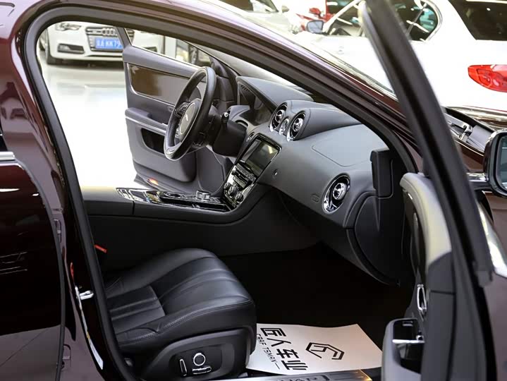 Jaguar XJ 2018 XJL 3.0 SC 2 WD — фото 16