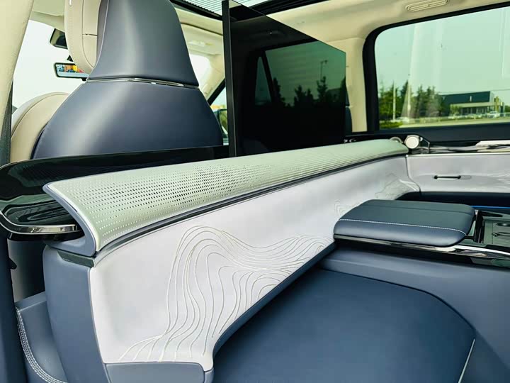 Lincoln Navigator — фото 12