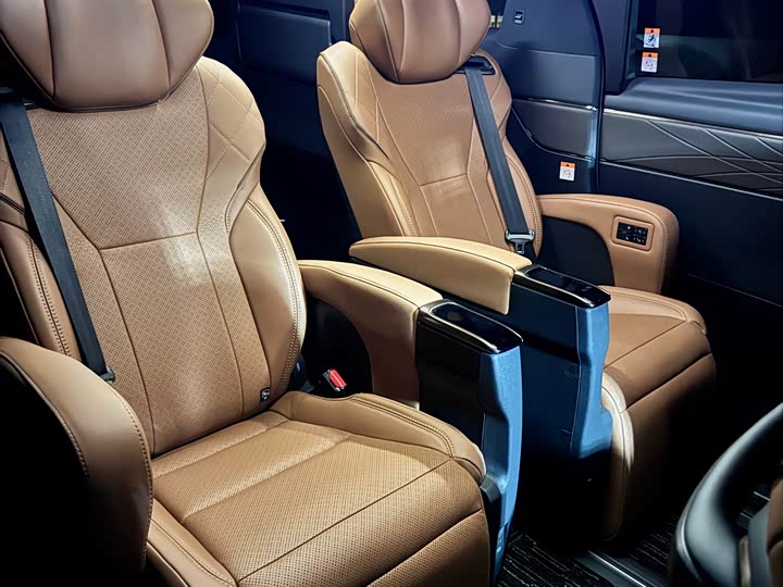 Toyota Vellfire — фото 5