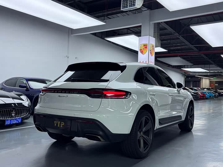 Porsche Macan 2022 Macan 2.0 T — фото 17