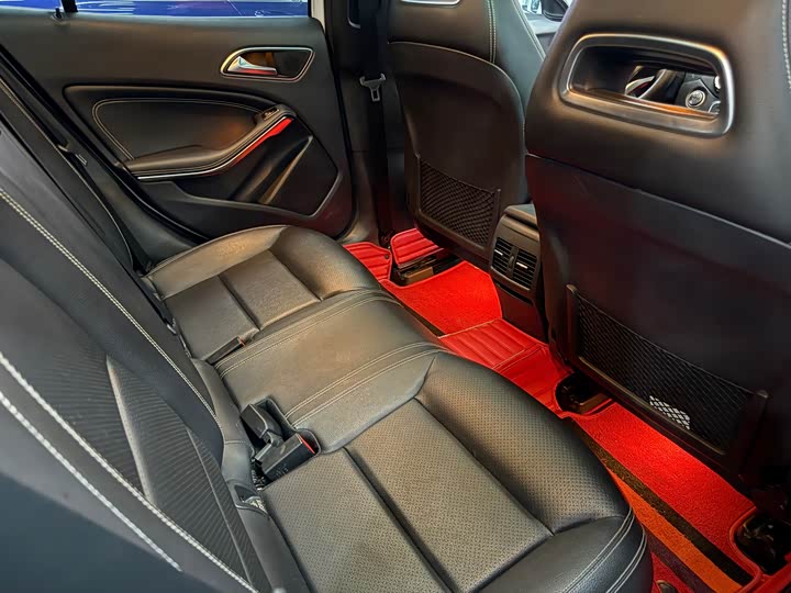 Mercedes-Benz GLA 200 стиль — фото 11