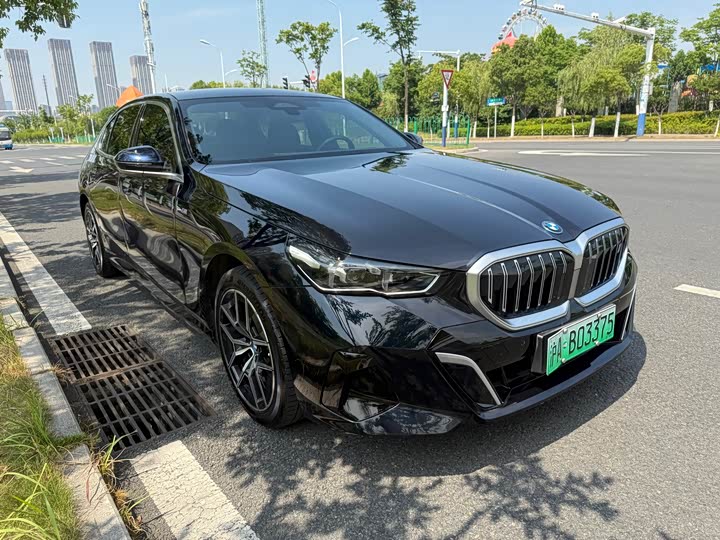 BMW i 5 2024 e Drive 35 L M — фото 3
